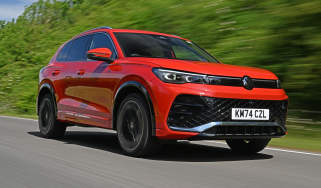 Volkswagen Tiguan R-Line 2.0 TSI 4Motion - front tracking